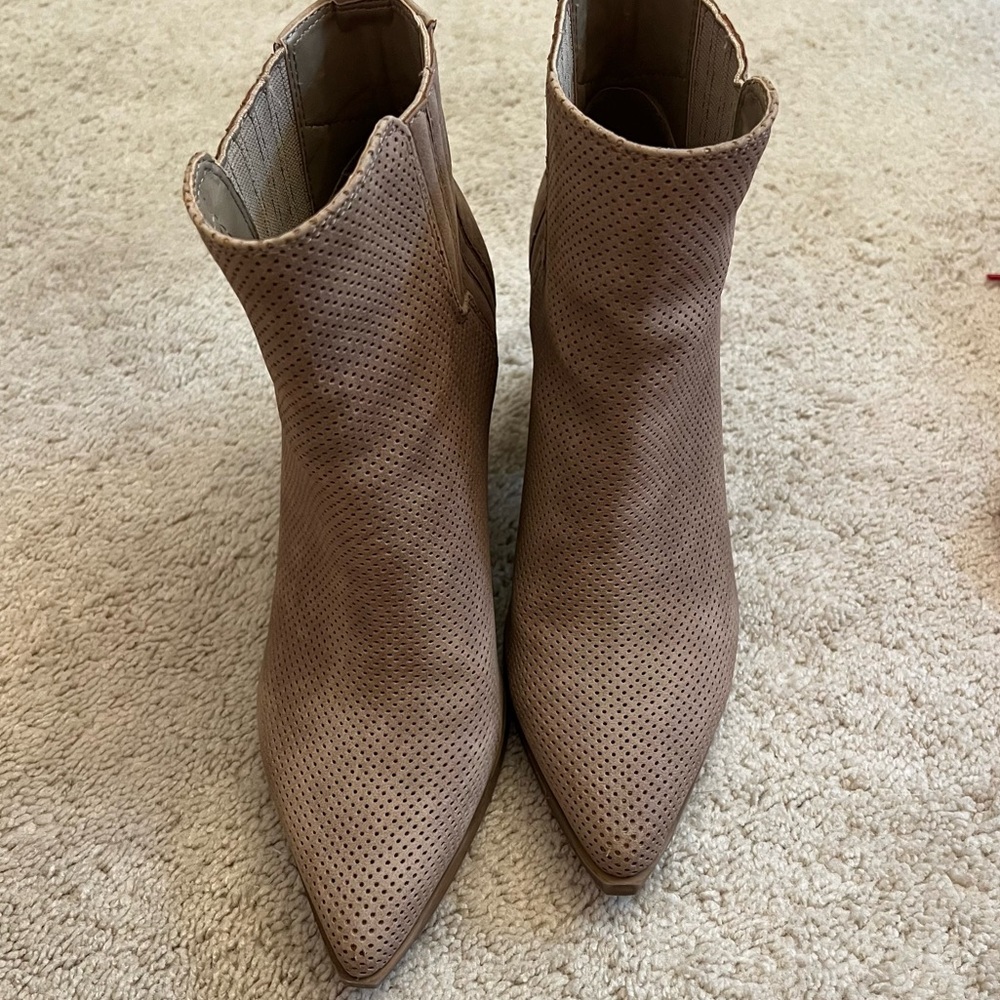 Indigo Tan Ankle Booties with Suede Texture and V-Cut Opening